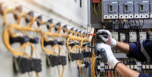 Professional Electrician technician working in Gulf Park Estates, MS